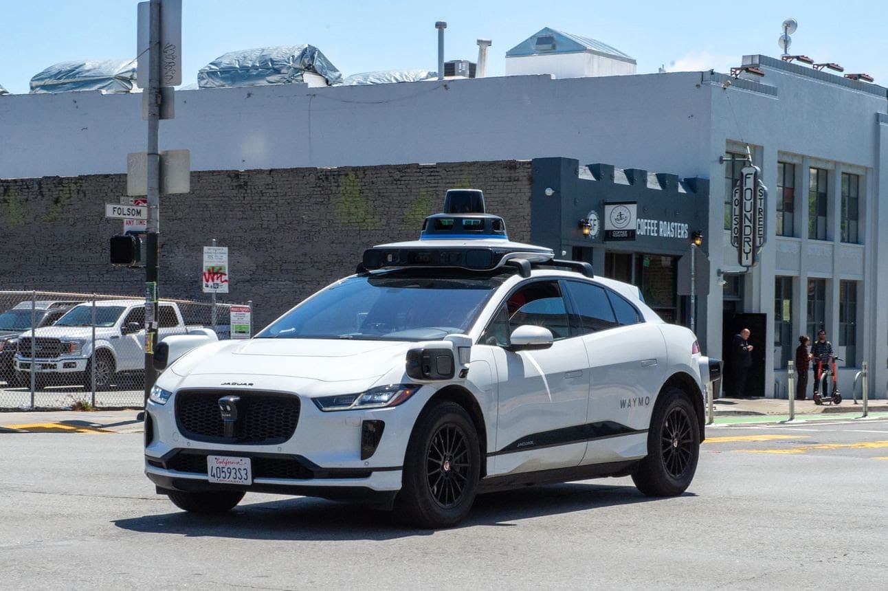 Google and Apple Double Down on Self Driving, Big Auto Bails